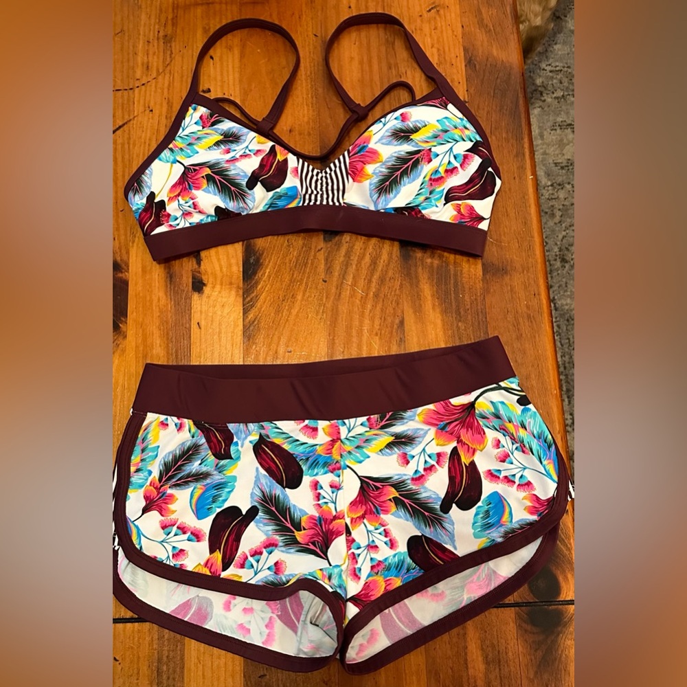 Body Glove 2 piece swim suit. Top is size E (DD) & the bottom size Small. NWOT